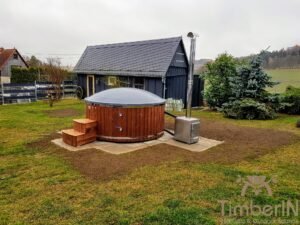 Buiten hottub jacuzzi met externe kachel