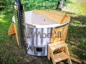 Outdoor fiberglass hot tub with integrated heater Wellness Deluxe 29