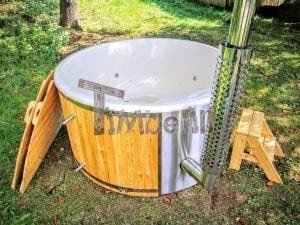 Outdoor fiberglass hot tub with integrated heater Wellness Deluxe 8