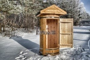 Outdoor shower with roof and door 4