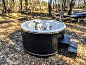 Black fiberglass lined hot tub with integrated burner Wellness Scandinavian 19