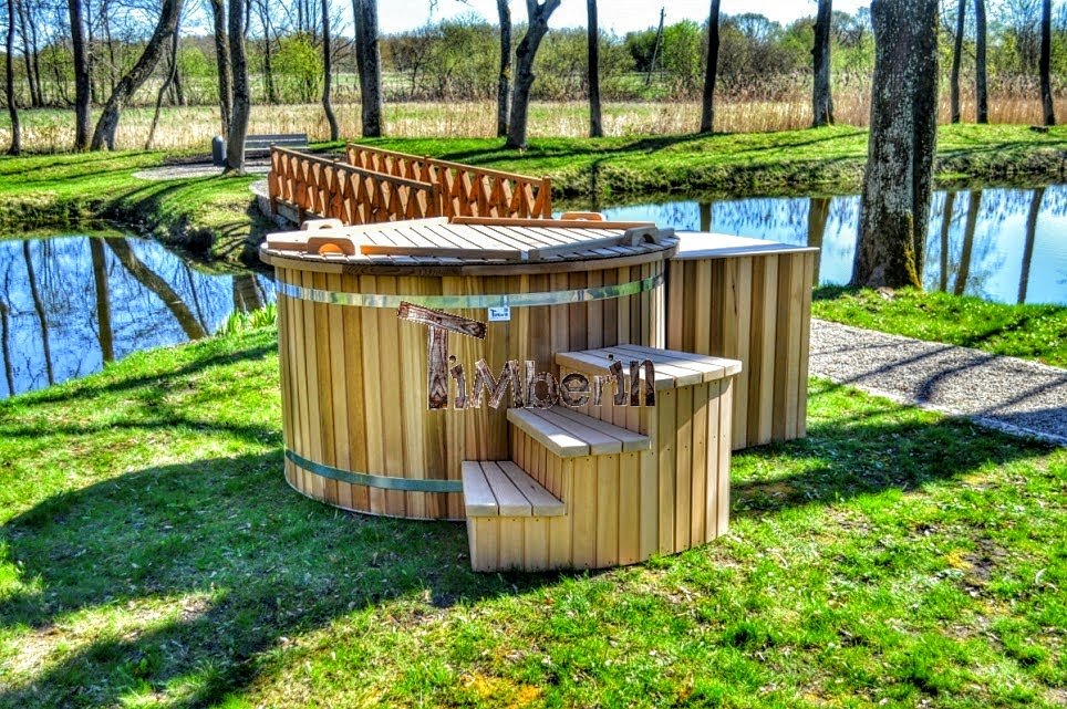 Wooden hot tub electric