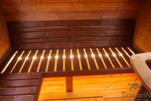 Ovale buitensauna met geintegreerd bubbelbad 43