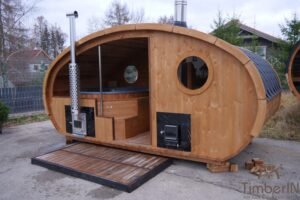 Ovale buitensauna met geintegreerd bubbelbad 52