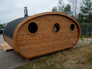 Ovale buitensauna met geintegreerd bubbelbad 73